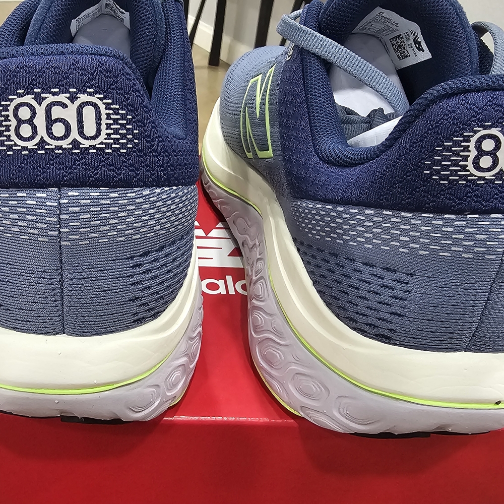 New Balance 860 Athletic Shoes - Picture 6 of 8